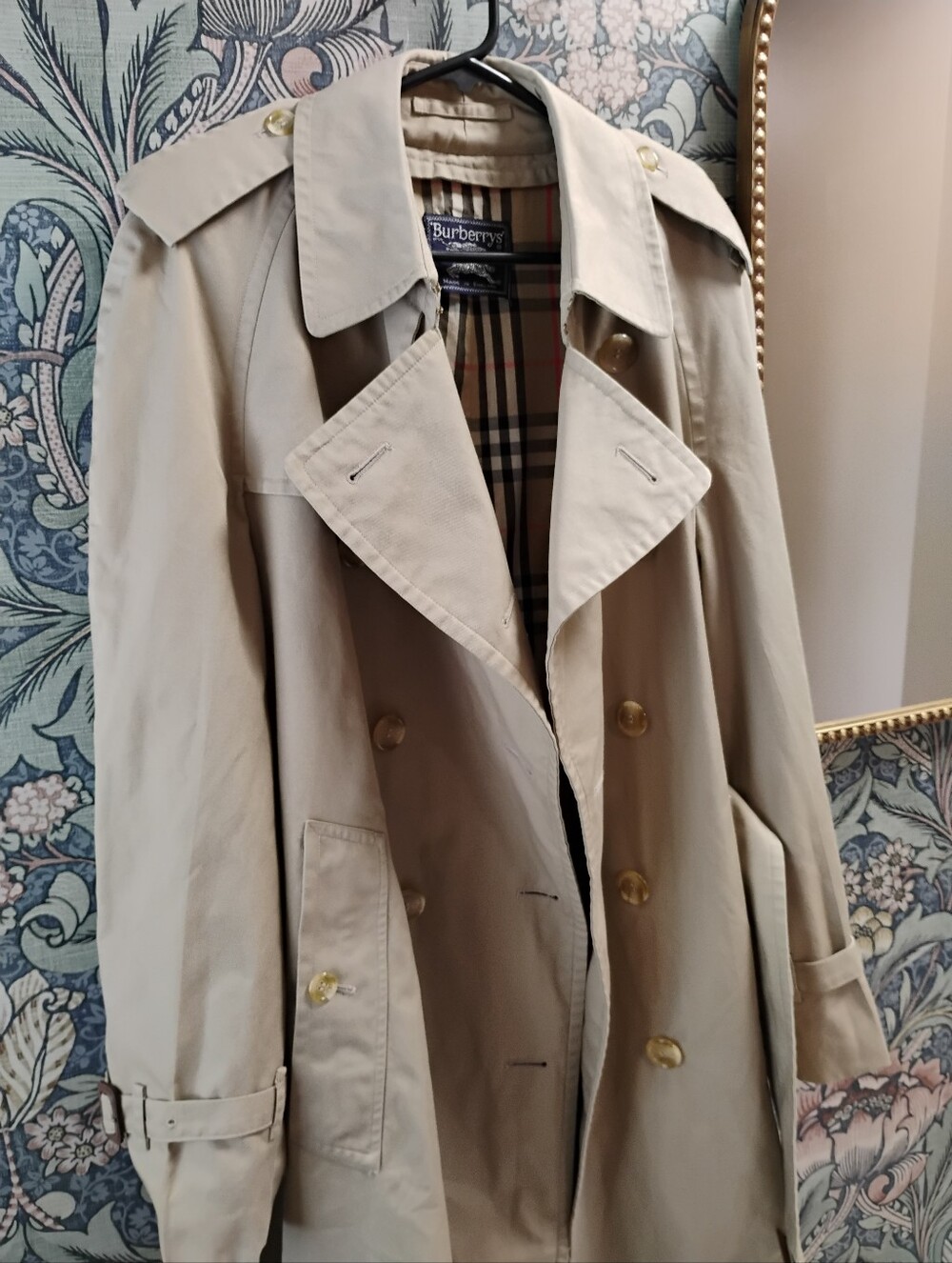 Vintage Burberry Beige Women's Trench Coat with Signature Check Lining - Picture 2 of 13